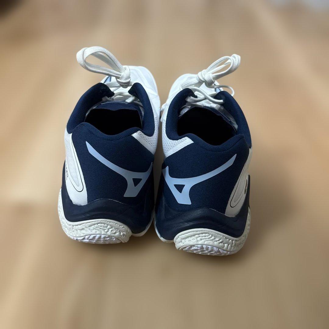 【未使用に近い】Mizuno 24.5cm ウェーブライトニング Z8