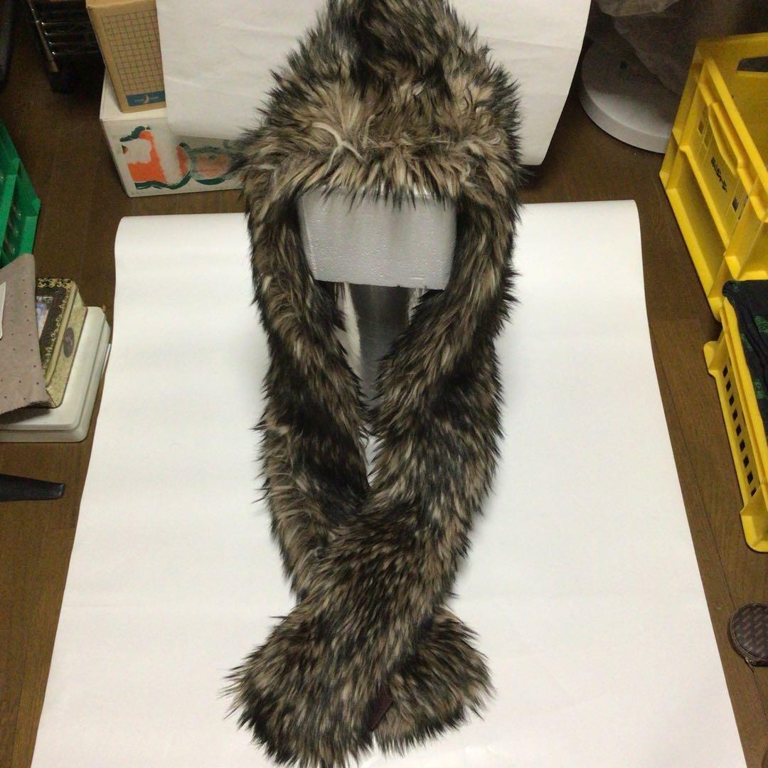 ヴィヴィアンウエストウッド　マフラー(フード有り)