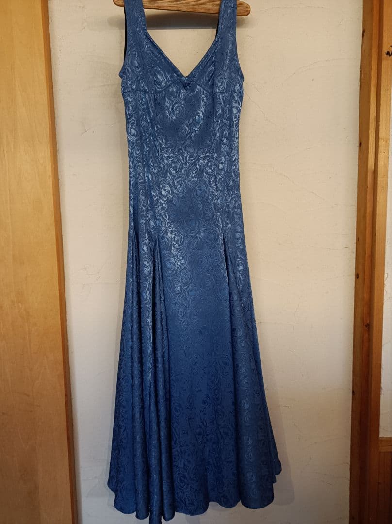 お値下げ致しました！青いフレアドレス ノースリーブ