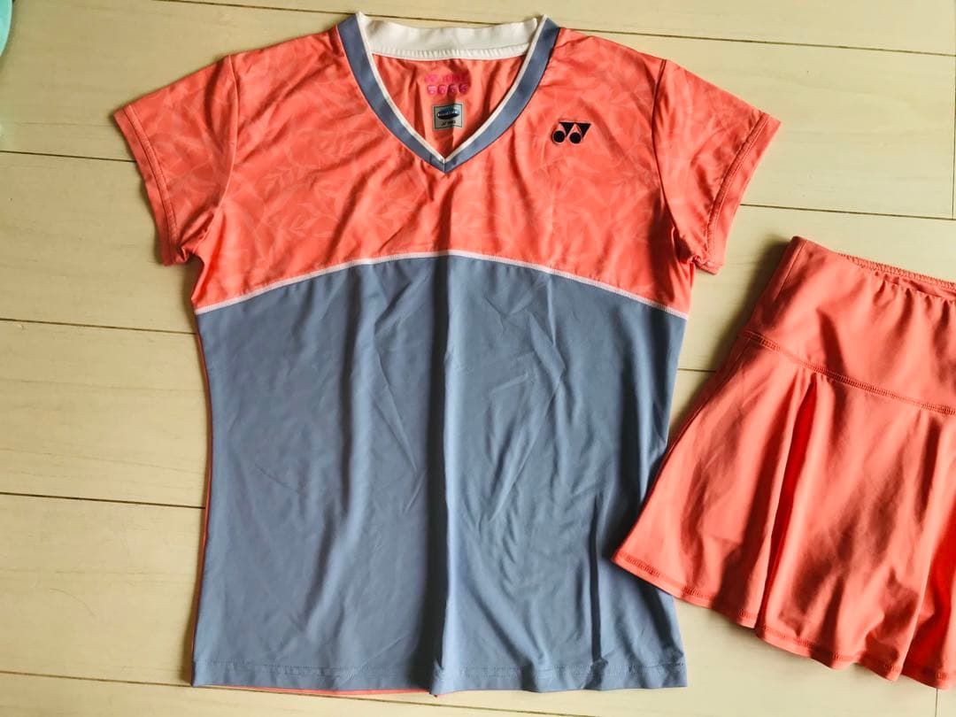 美品＊YONEXヨネックス＊コーラル×サックスブルーの切り替えデザイン上下セット