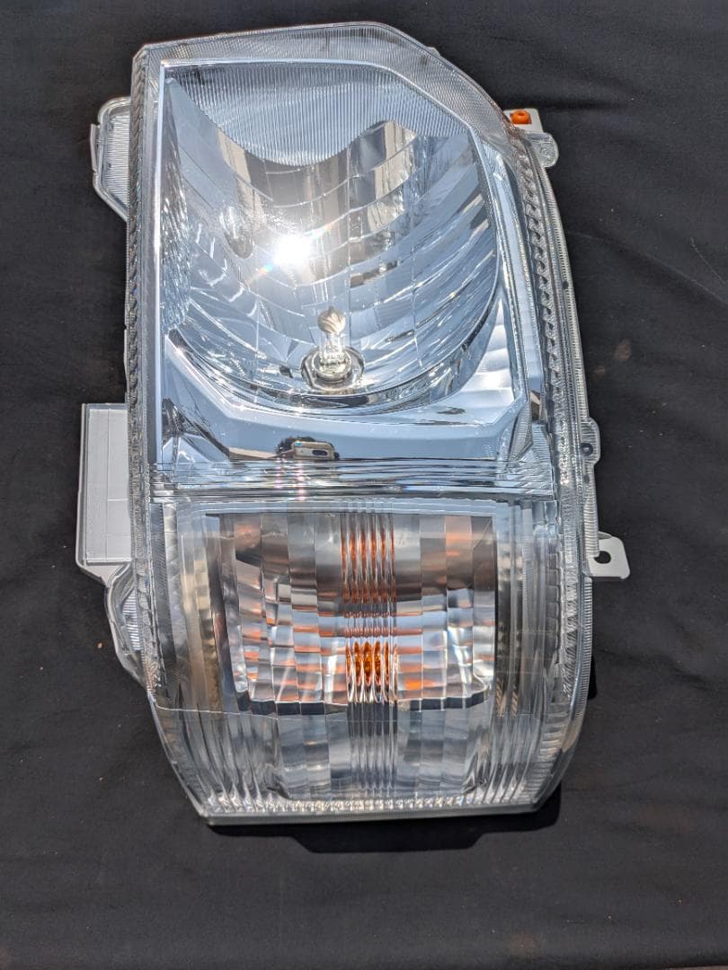 トヨタ ハイエース スーパーGL 7型純正ヘッドライト ハロゲン