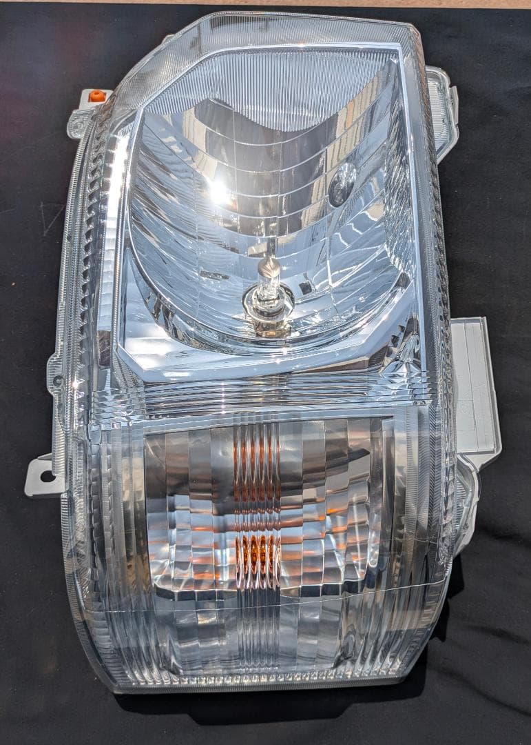 トヨタ ハイエース スーパーGL 7型純正ヘッドライト ハロゲン