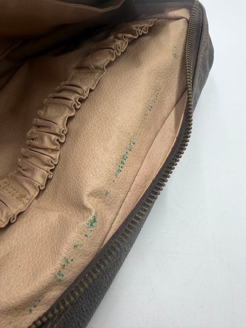 ヴィトン トゥルーストワレット　クラッチバッグ モノグラム