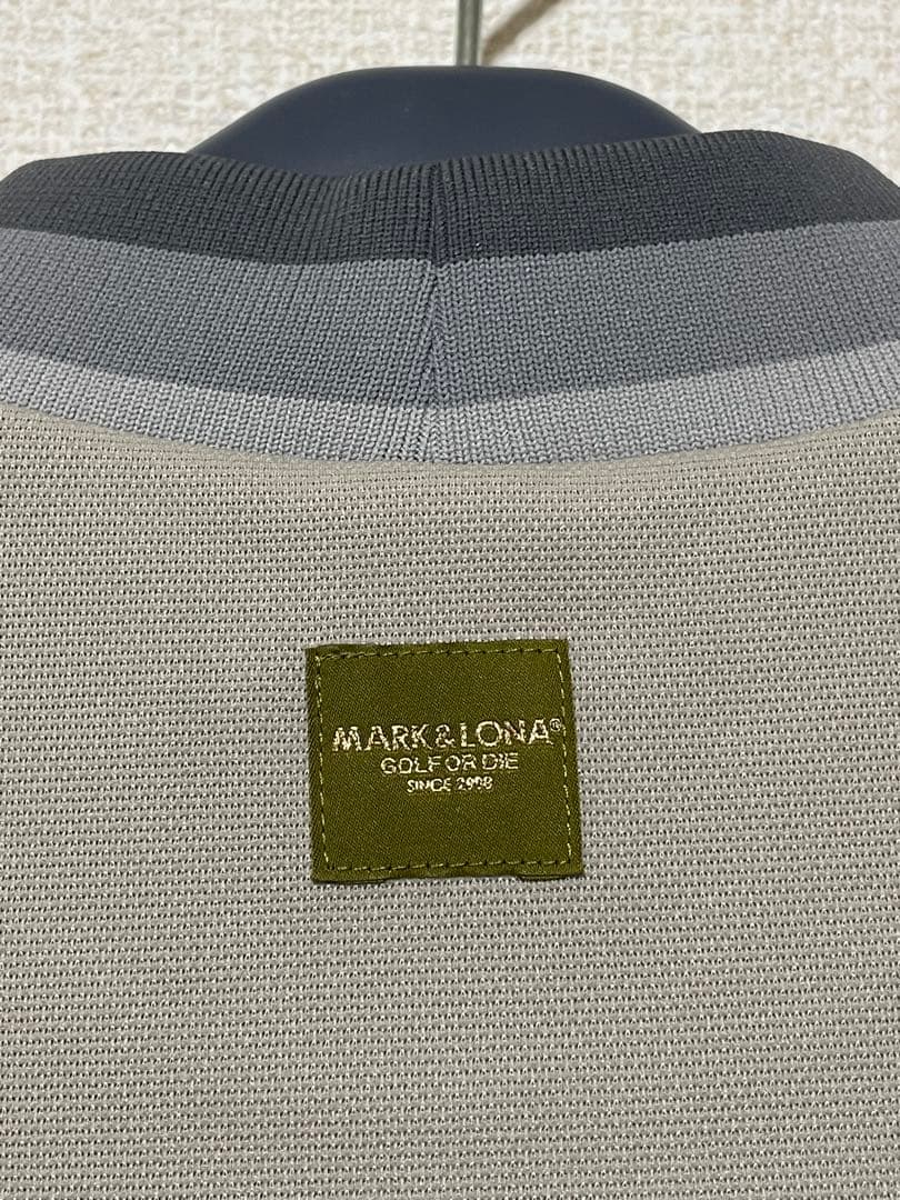 マークアンドロナ モックネックシャツ