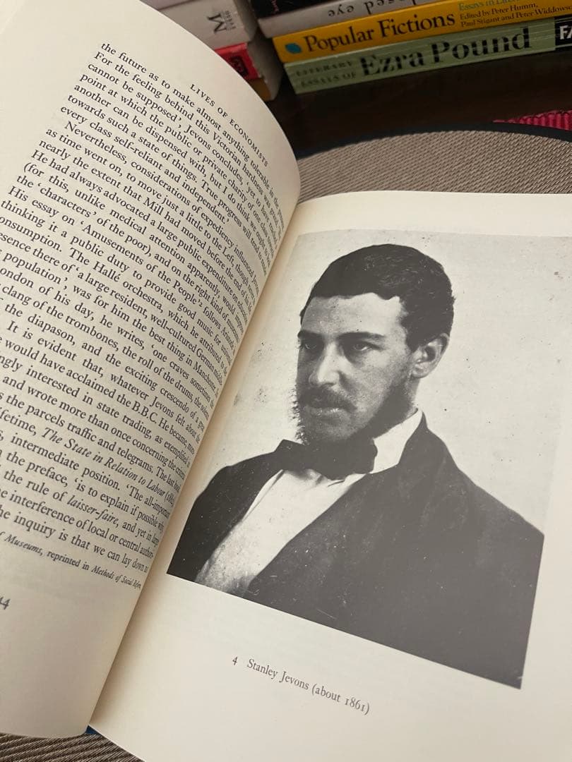 洋書 John Maynard Keynes Essays in Biography