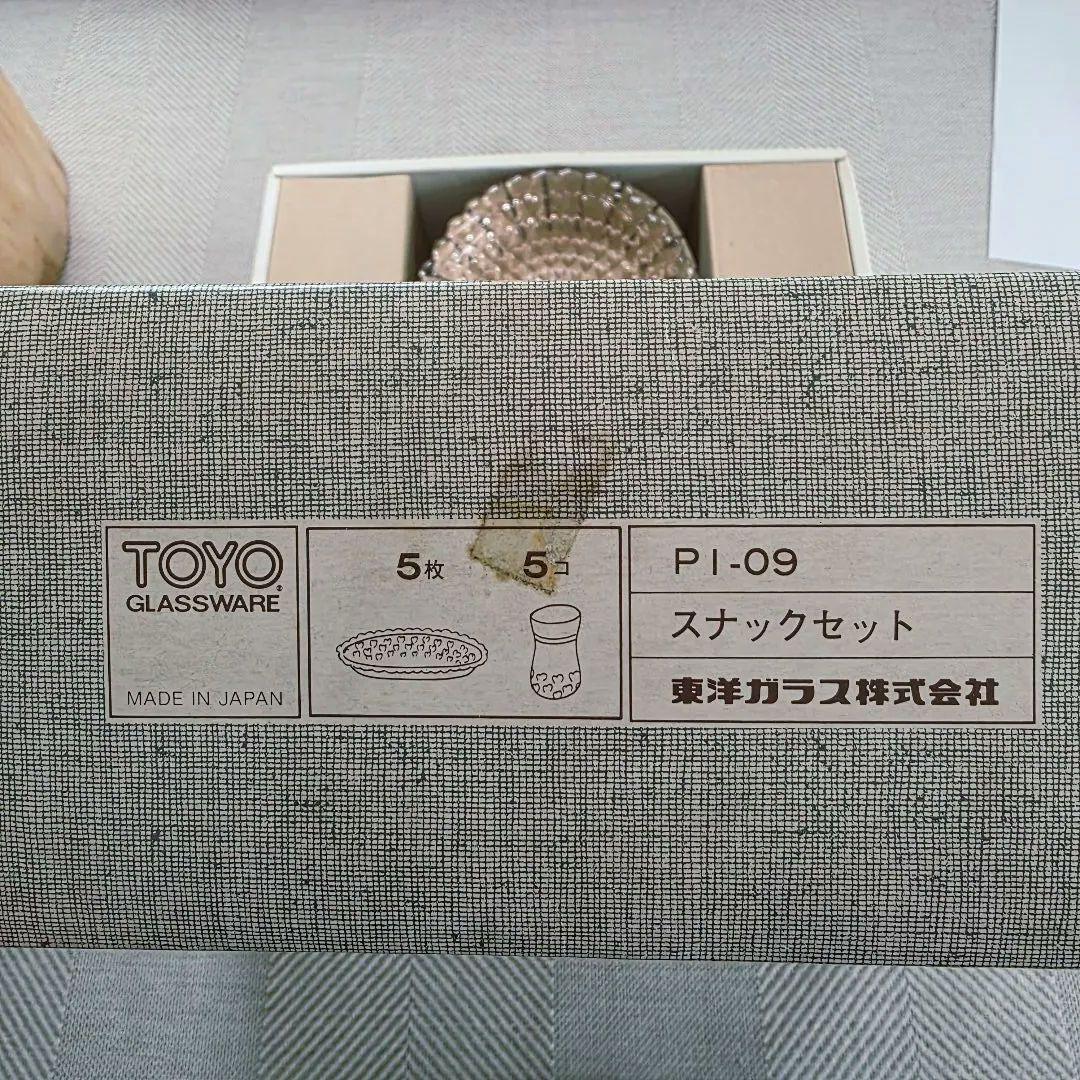 淡いピンクのガラス食器セット