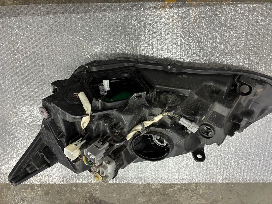 レクサス　CT ヘッドライト右 ユニット