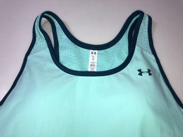 4アンダーアーマー1302223抗菌防臭ヒートギア XL水色タンクトップカップ付