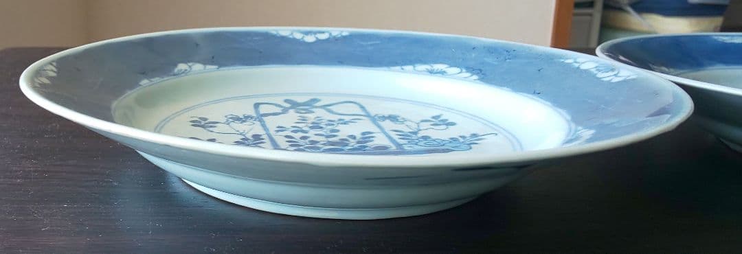 中国陶器 明末清初 草花 染付 景徳鎮 青と白の花籠デザイン平皿2枚セット