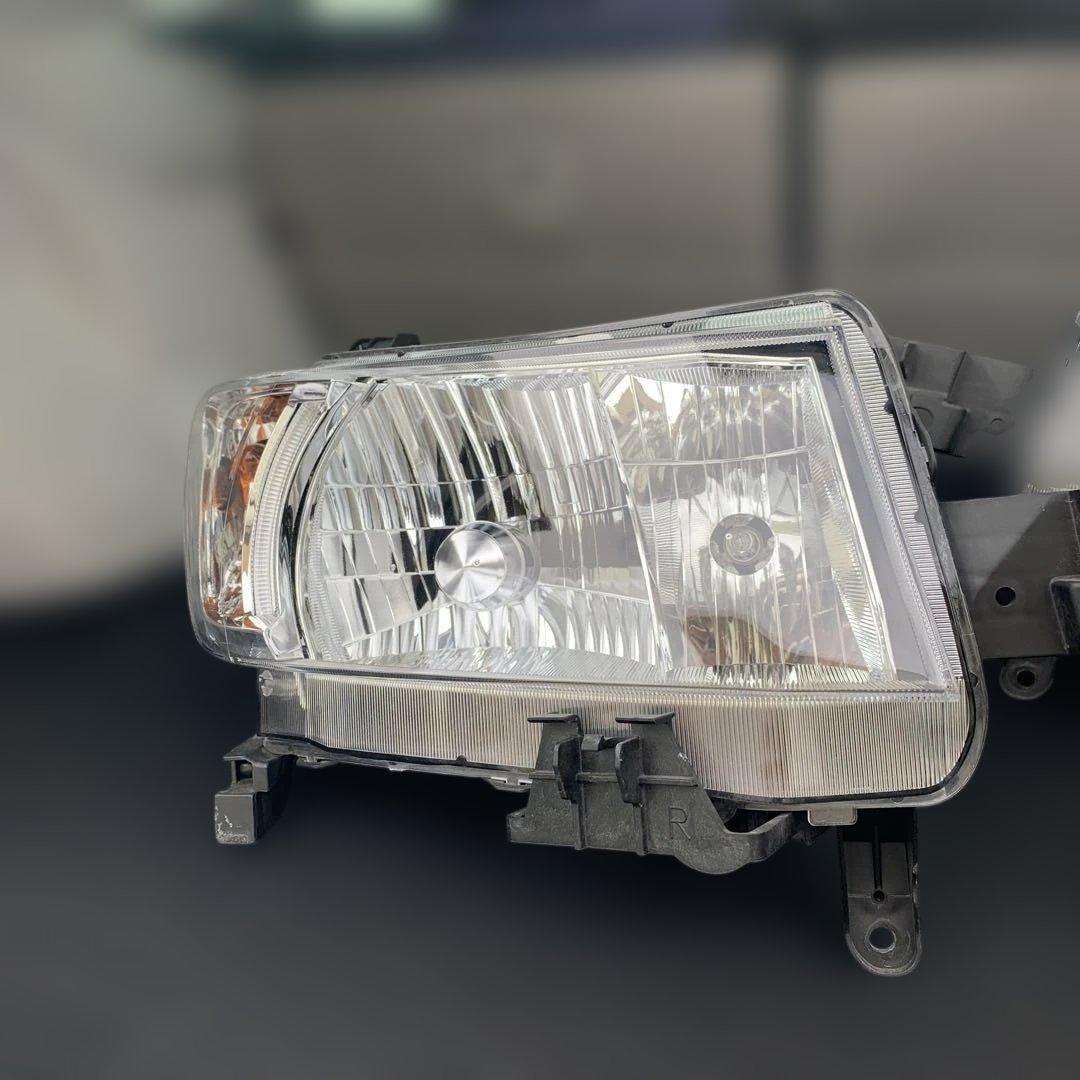 トヨタ bB QNC 20 純正ヘッドライト左右セットバラスト付き　中古品