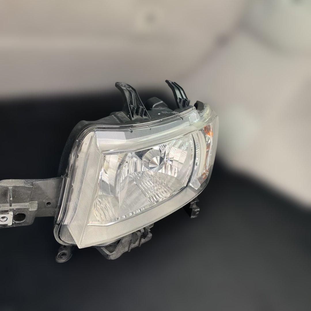 トヨタ bB QNC 20 純正ヘッドライト左右セットバラスト付き　中古品