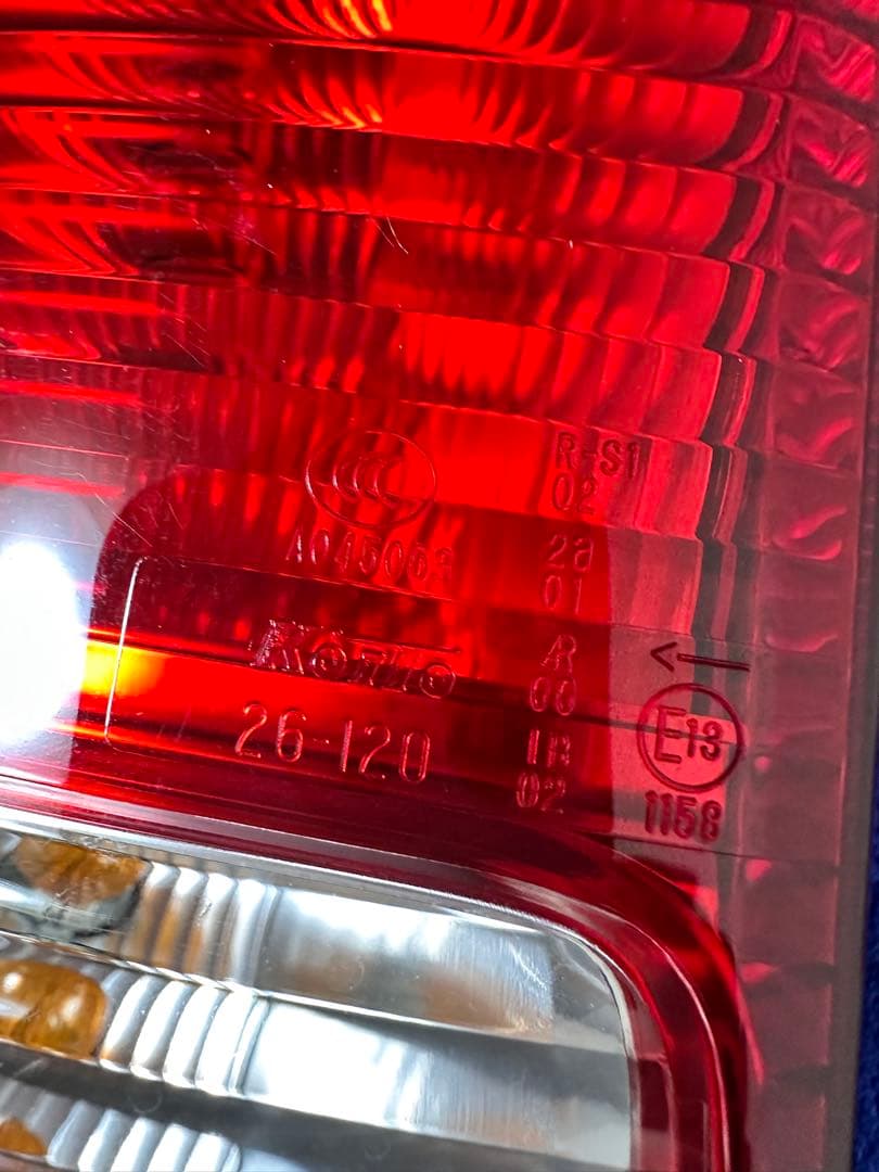 未使用 左右セット200系 前期 ハイエース 純正 テールランプ A045053