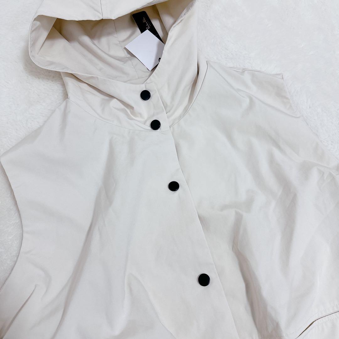 ポリーヌブロー 素直ベスト 裾バルーンフード付きノースリーブブルゾン アイボリー