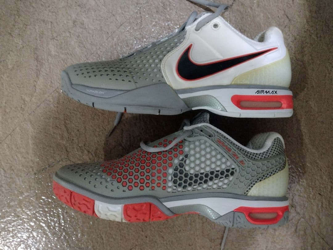 ナイキ　テニスシューズ　ナダルモデル