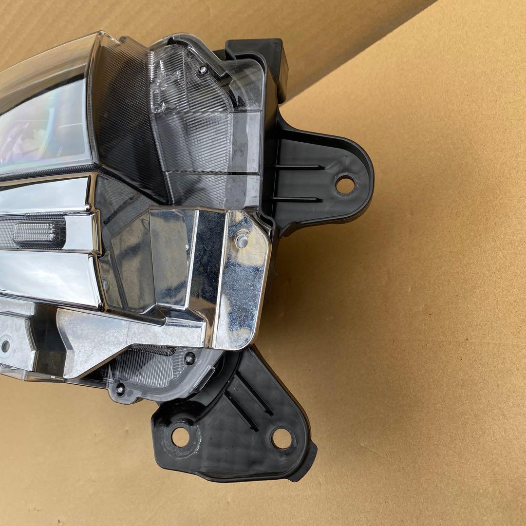 MK94S スペーシアカスタム　右ヘッドランプ