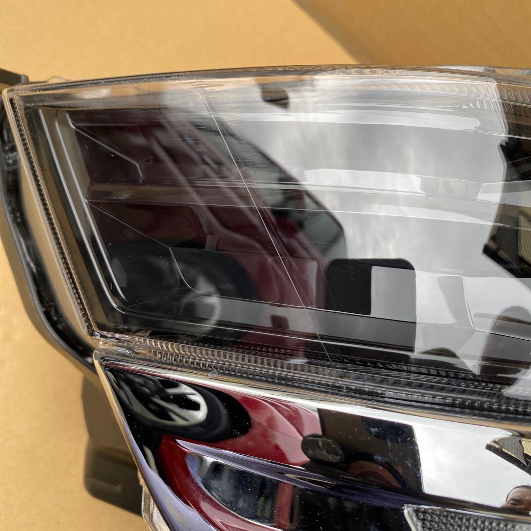 MK94S スペーシアカスタム　右ヘッドランプ