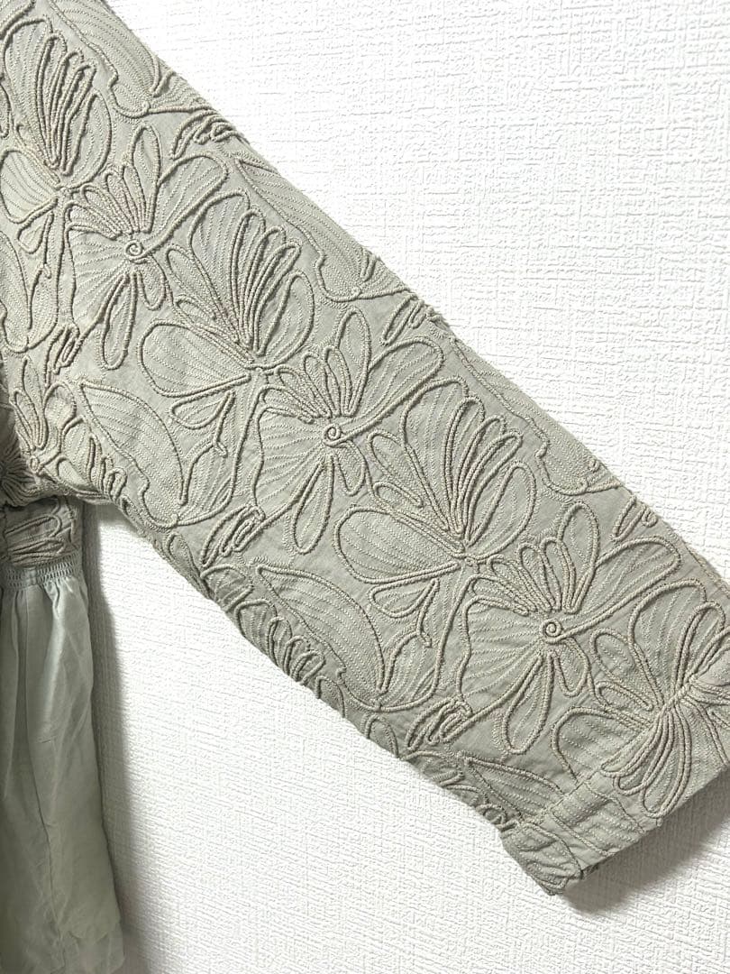 アズノウアズオオラカ コード刺繍ブラウス