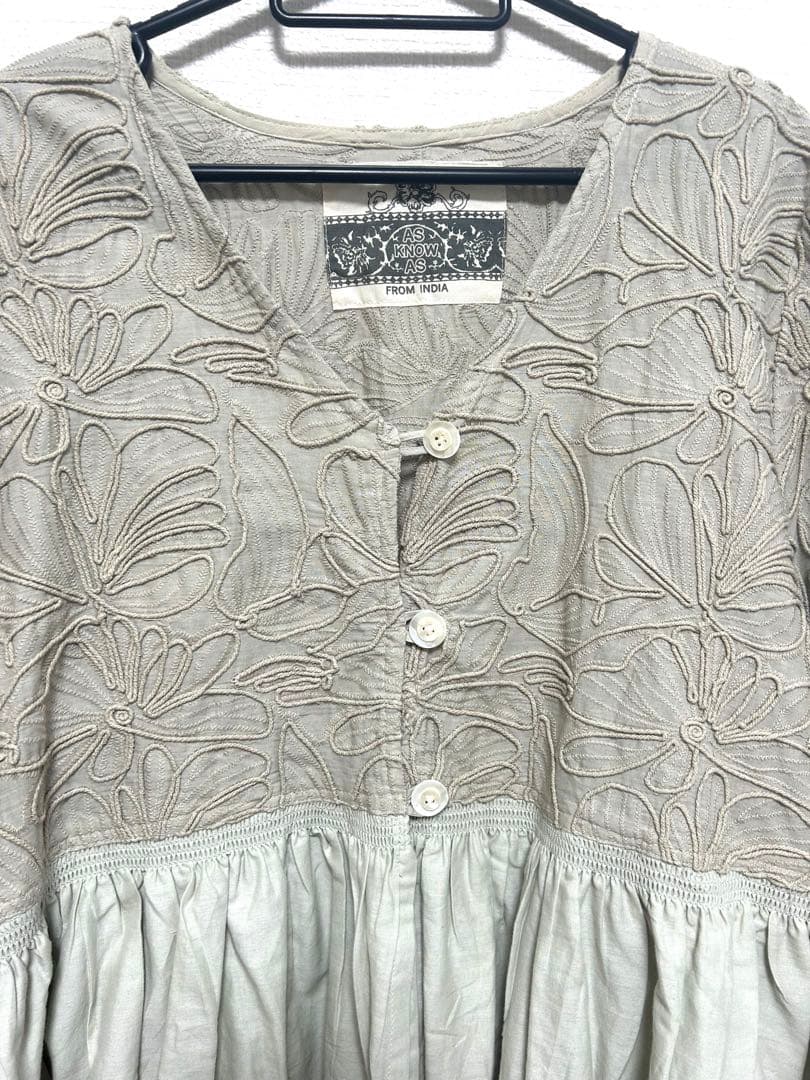 アズノウアズオオラカ コード刺繍ブラウス