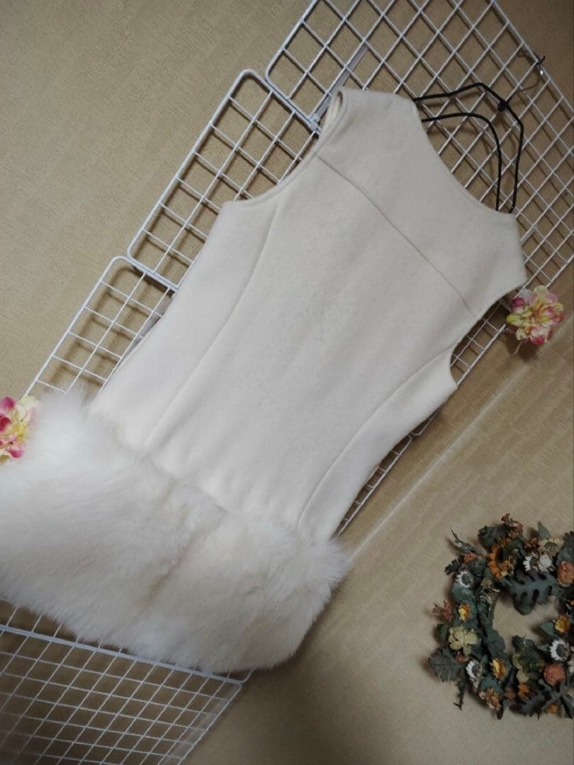 ファー付きホワイトベスト