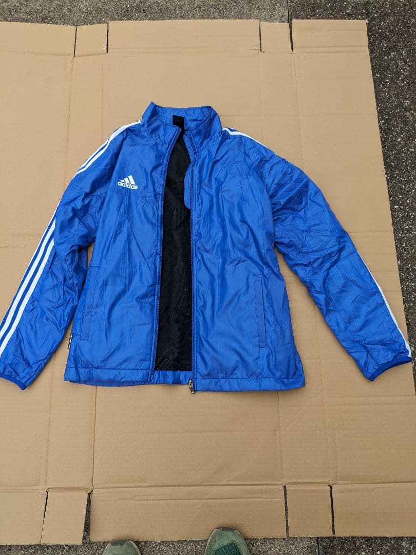 adidas　厚手ウィンドブレーカー　Lサイズ　未使用に近い