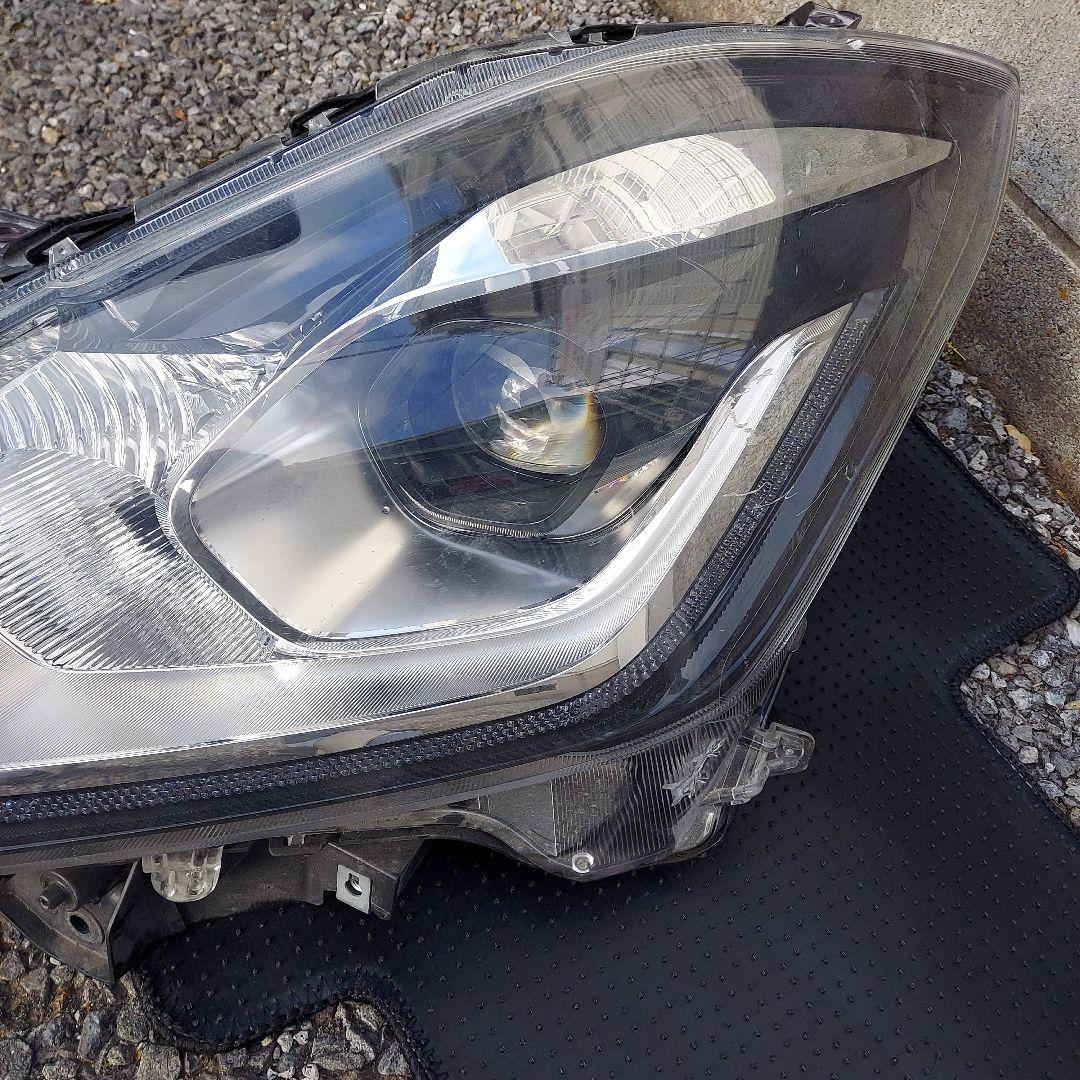 スズキ　純正　スイフト ZC13S/83S/53S/43S ライト W2967