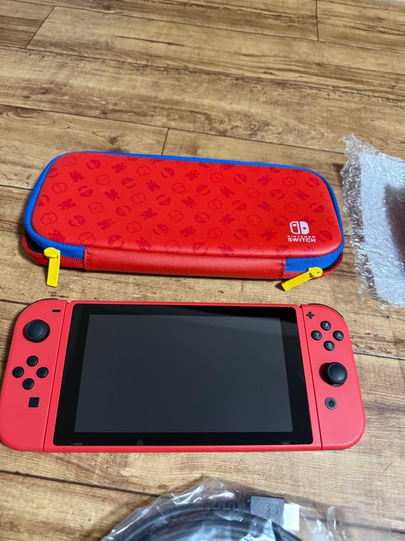 Nintendo Switch レッド 本体 + スーパーマリオ 3Dワールド