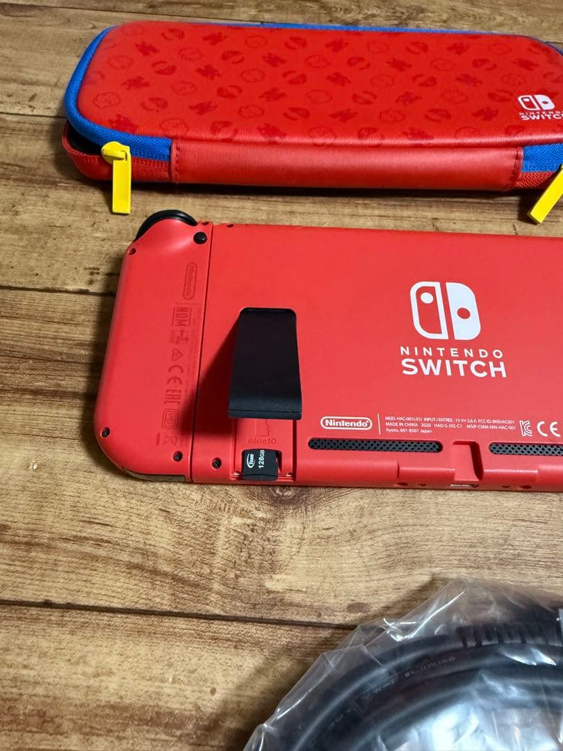 Nintendo Switch レッド 本体 + スーパーマリオ 3Dワールド