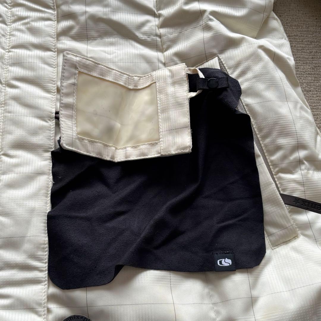 スノーウィ　PHENIXホワイトジャケットとライトページュのパンツセット