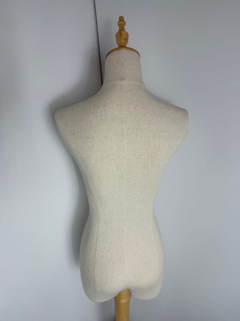 良品　レディース トルソー マネキン　 ディスプレイ