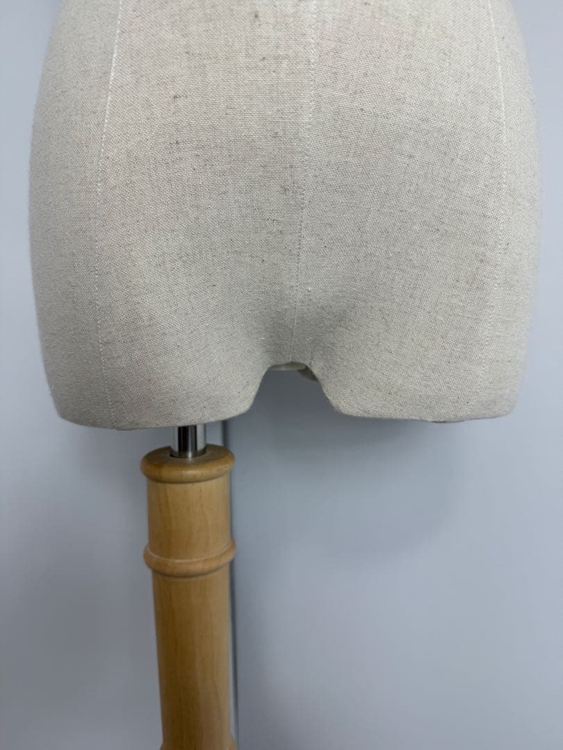 良品　レディース トルソー マネキン　 ディスプレイ