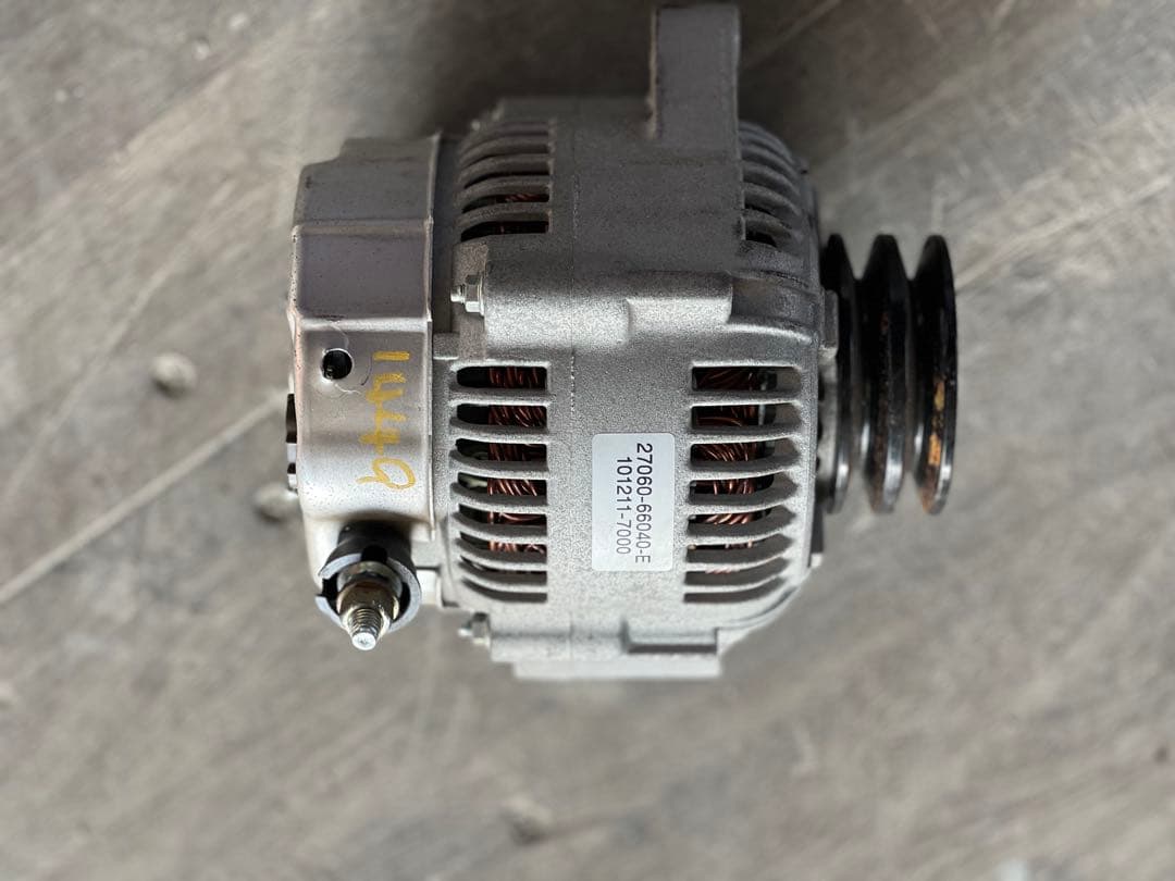 ランクル80系(FZJ80G)オルタネーター(ダイナモ) 中古