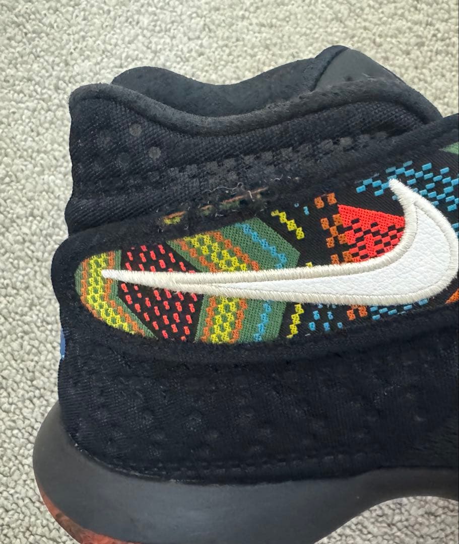 シューズ(男性用) Nike Kyrie 2 BHM