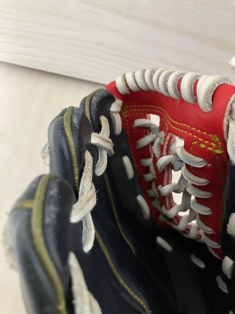 ナイキ❤️軟式　左用グローブ 黒/赤/黄