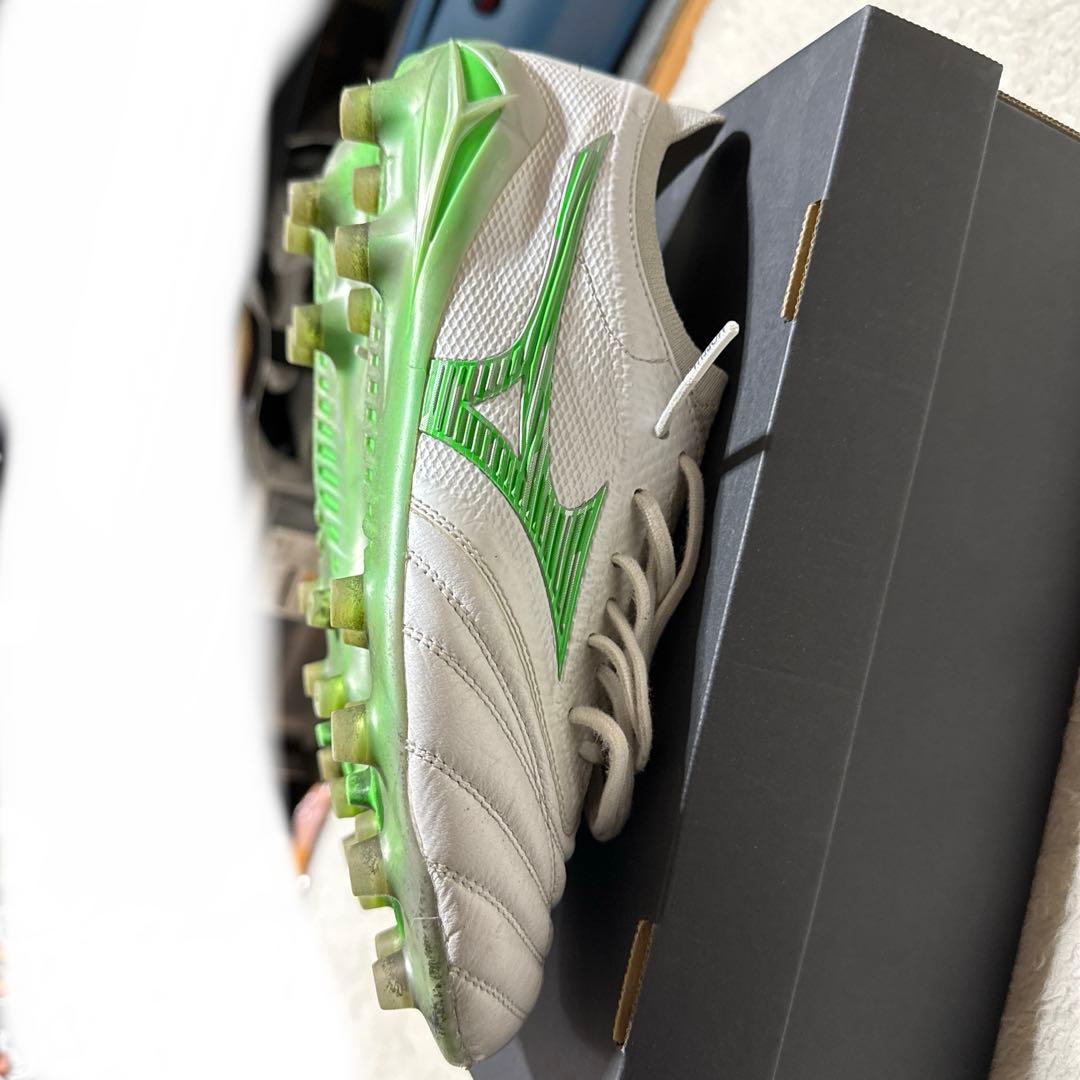 モレリアネオ4 β JAPANの限定カラー（白×緑）26cm