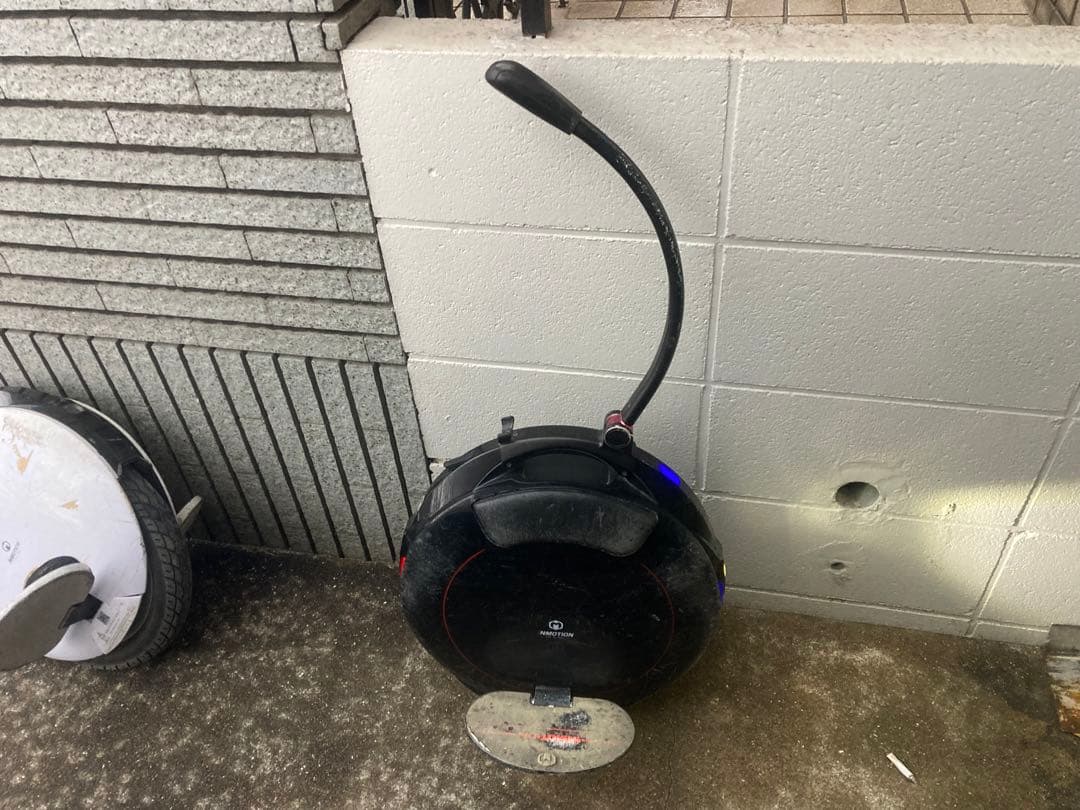 電動一輪車　インモーション V5D 2台セット　 白と黒