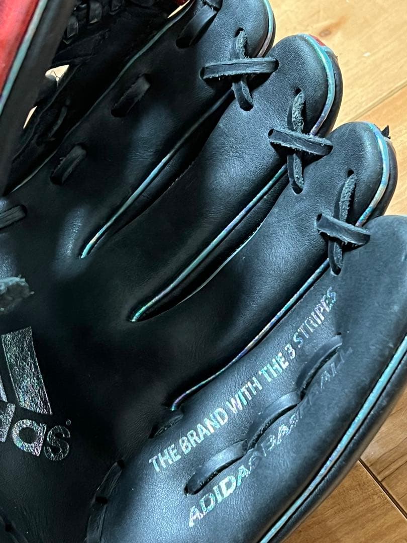 adidas 軟式グローブ 黒/赤