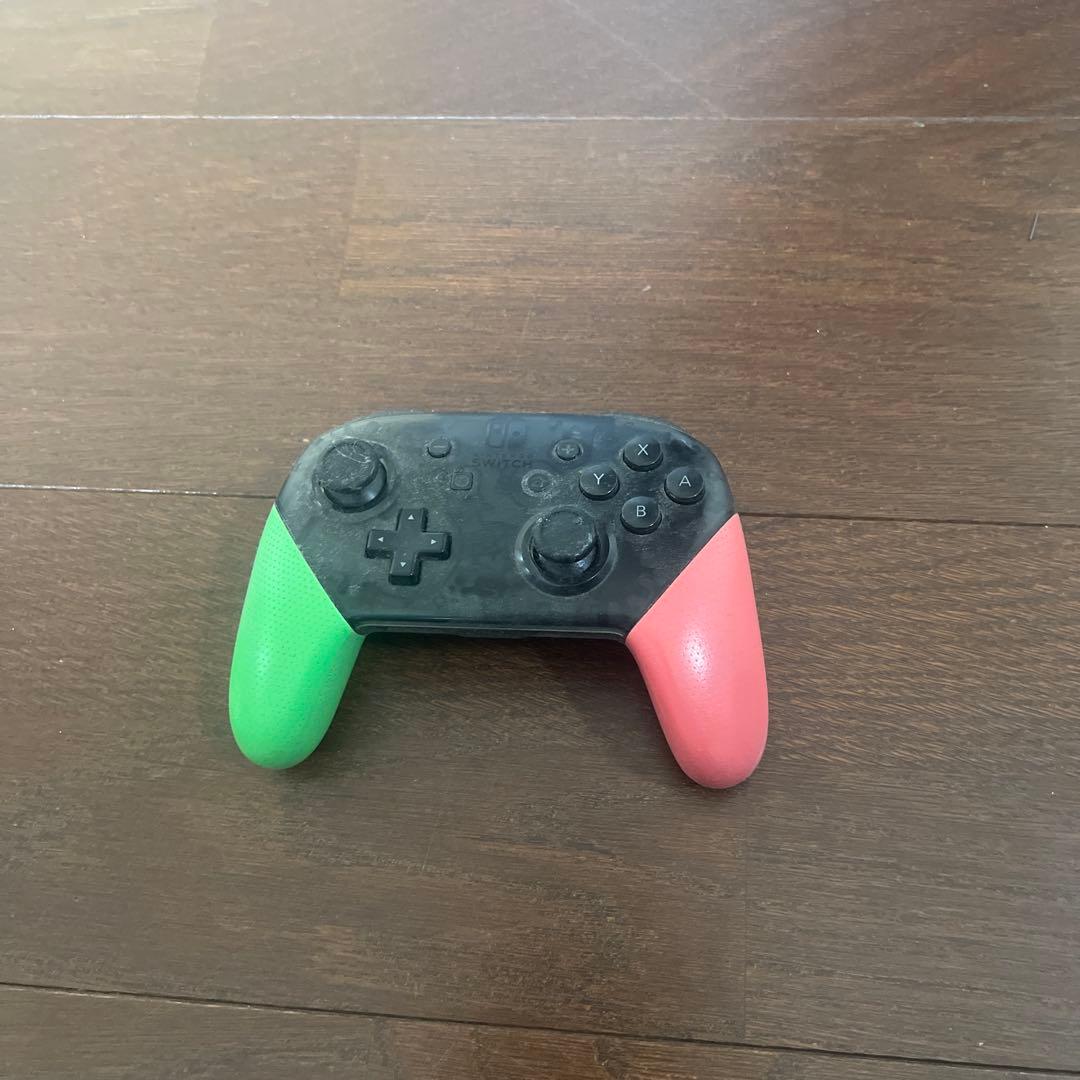 Nintendo Switch 本体と無線コントローラー