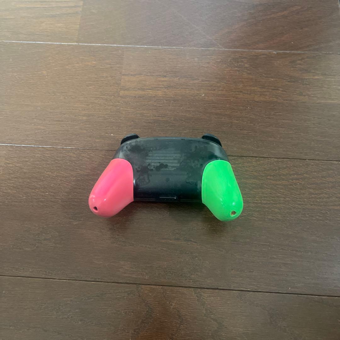 Nintendo Switch 本体と無線コントローラー