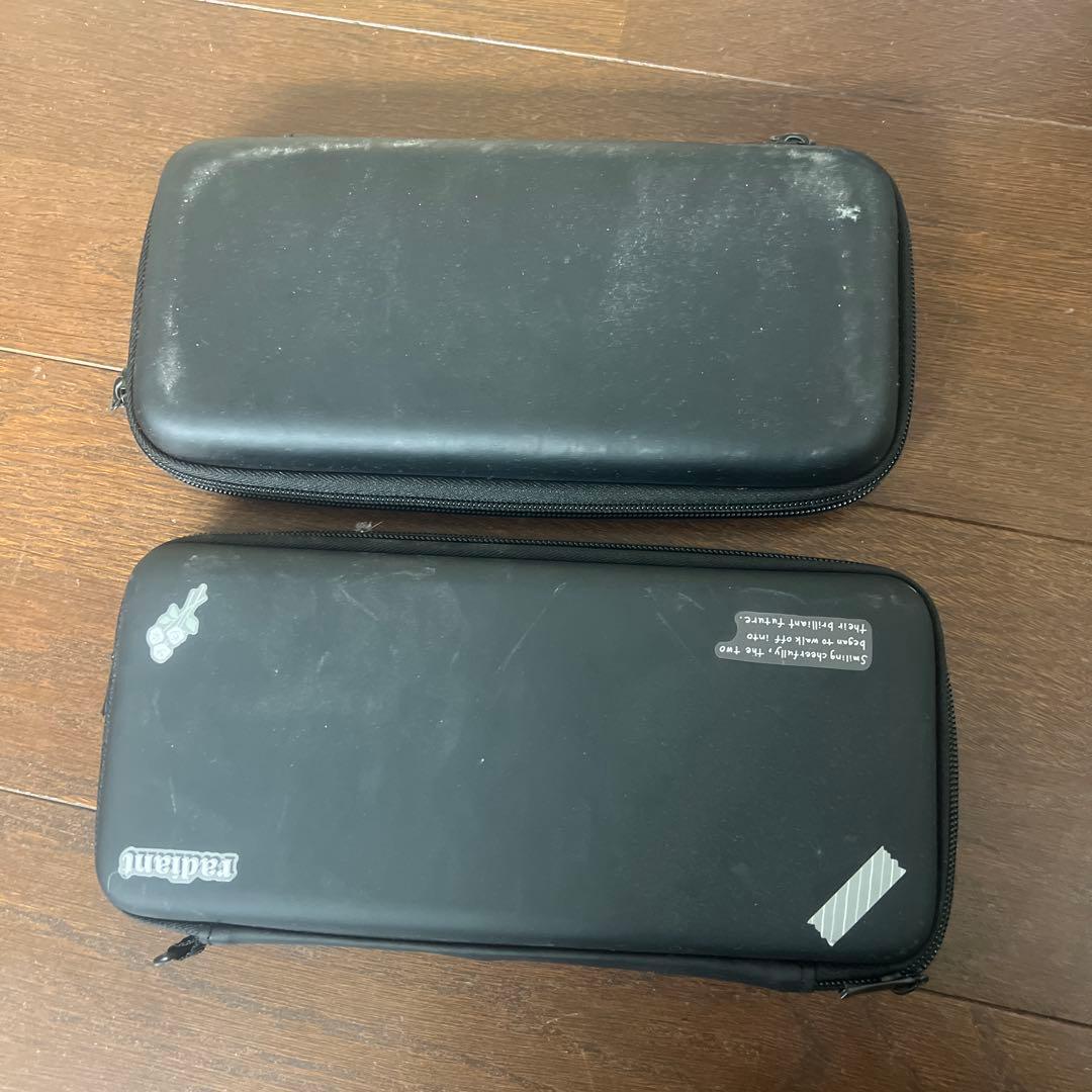 Nintendo Switch 本体と無線コントローラー