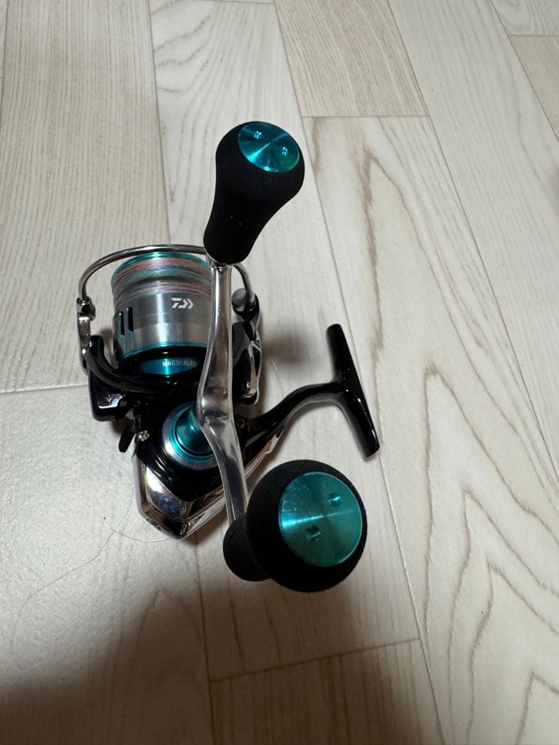 【美品】ダイワ　エメラルダス　Daiwa 2500S-H-DH リール