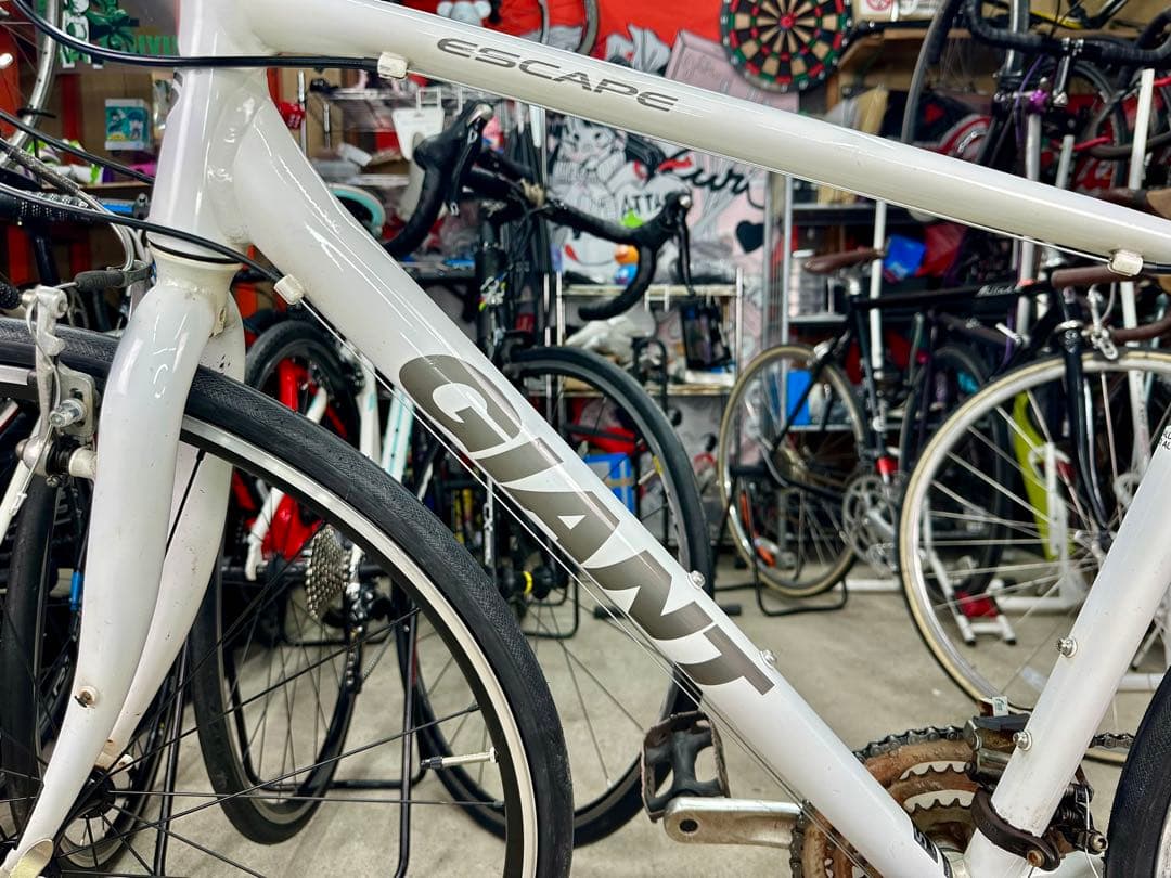 エスケープR3 基本分解発送送料無料！近県の方完成車直接配送等ご相談ください！