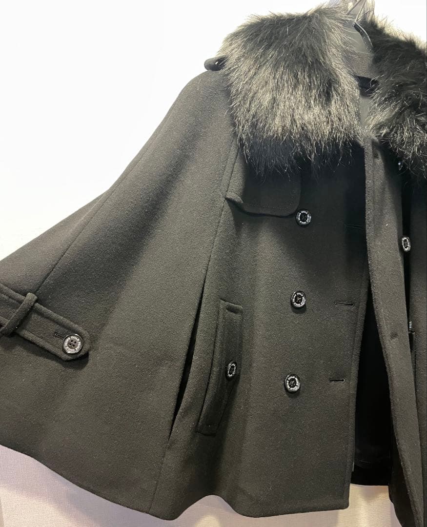 美品　ギルドプライム　取り外し可能リアルファー付き黒ケープコート　フリーサイズ