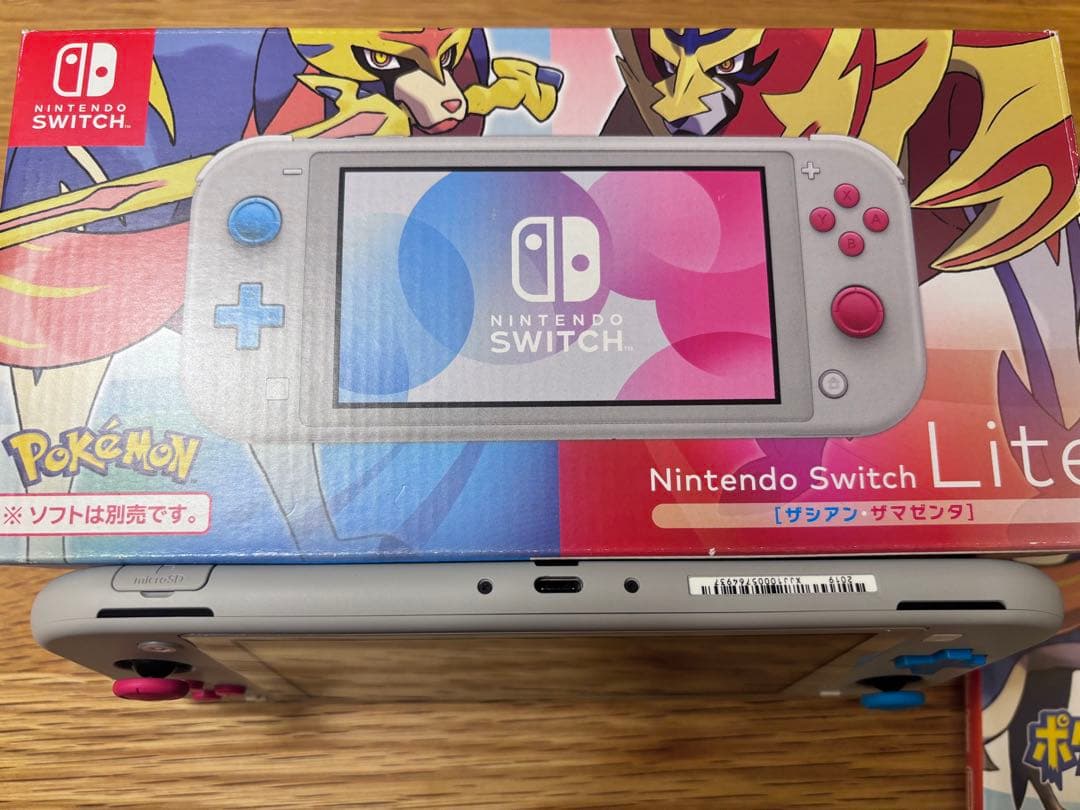 Nintendo Switch Lite 本体ザシアン ザマゼンタ 　ソード付き