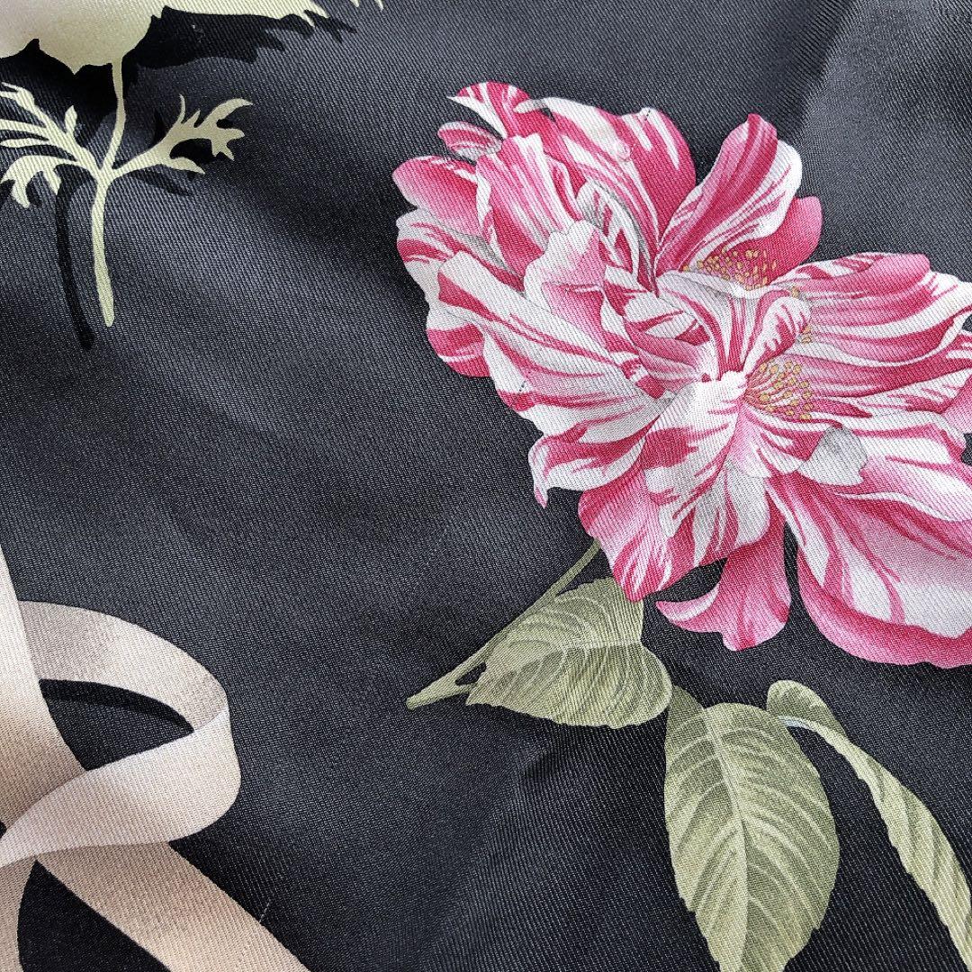 Ferragamo*フェラガモ　大判スカーフ　花柄　フルーツ　イチゴ　シルク