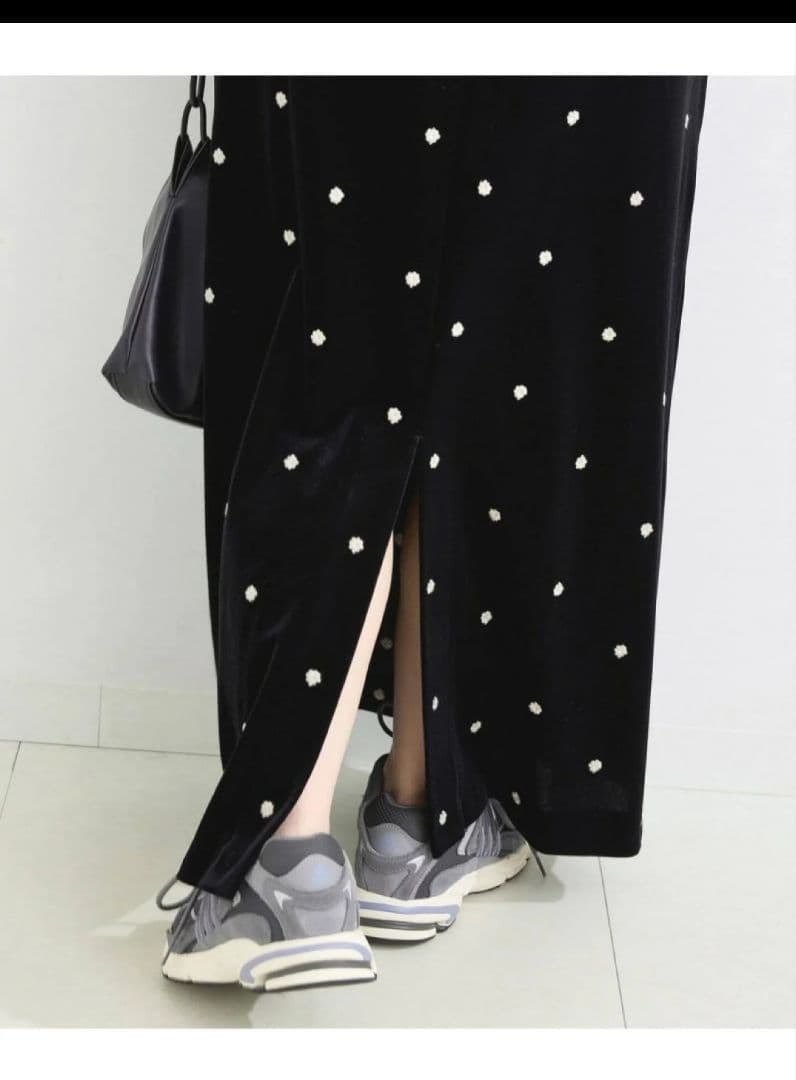 傷あり B.C STOCK ベロアフラワー刺繍ワンピース