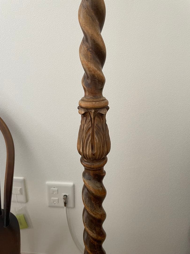 イギリスフロアーランプ　ツイストデザインフロアスタンド　アンティーク家具