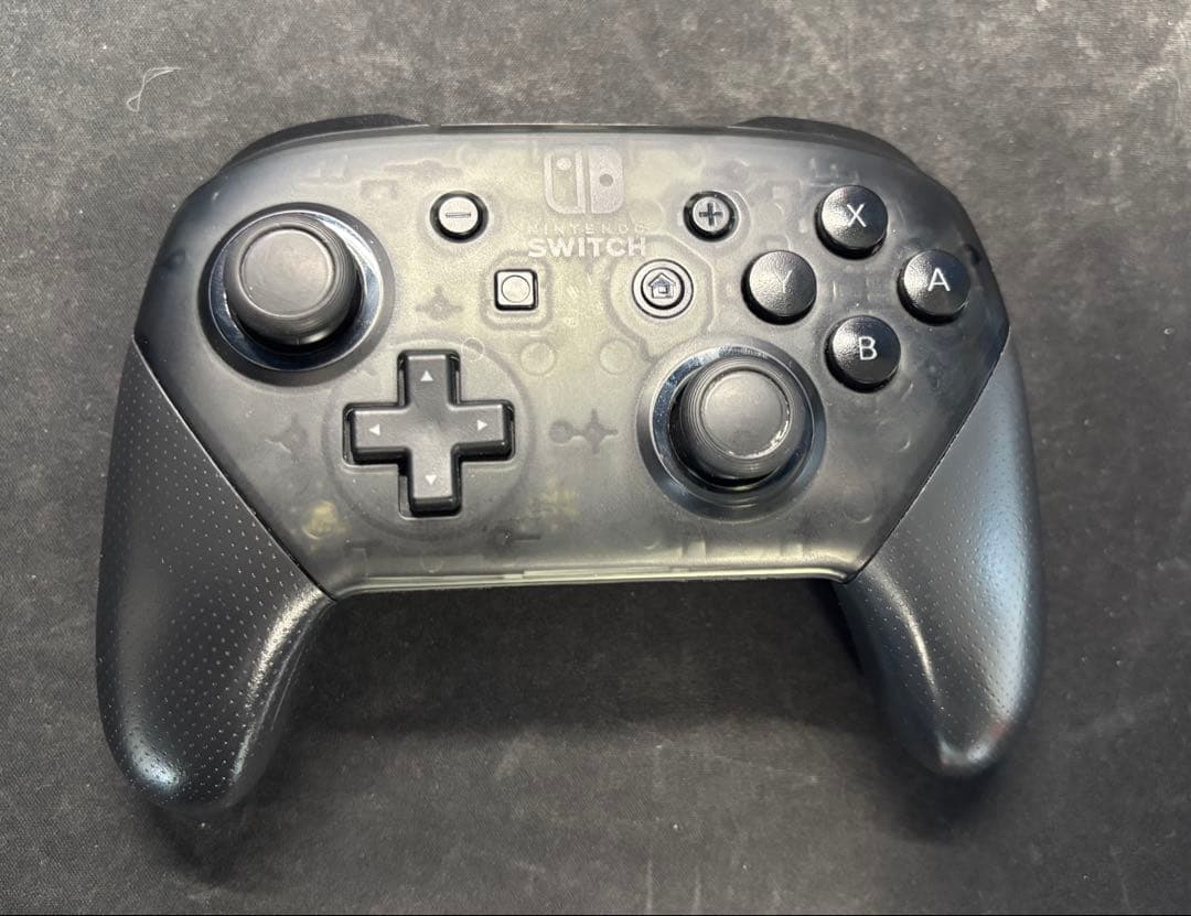 ニ*ク様 値下げ中！　Nintendo Switch 本体とプロコントローラー