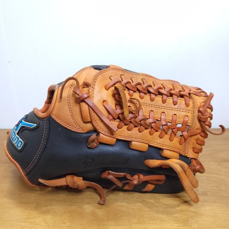 ミズノ 小笠原道大モデル 限定 ジャイアンツカラー 内野用 軟式グローブ