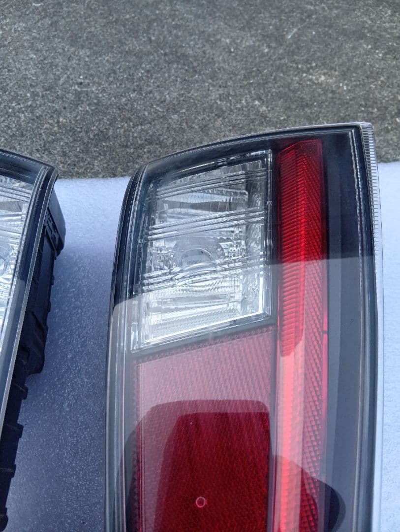 プリウス50 前期純正テールランプ