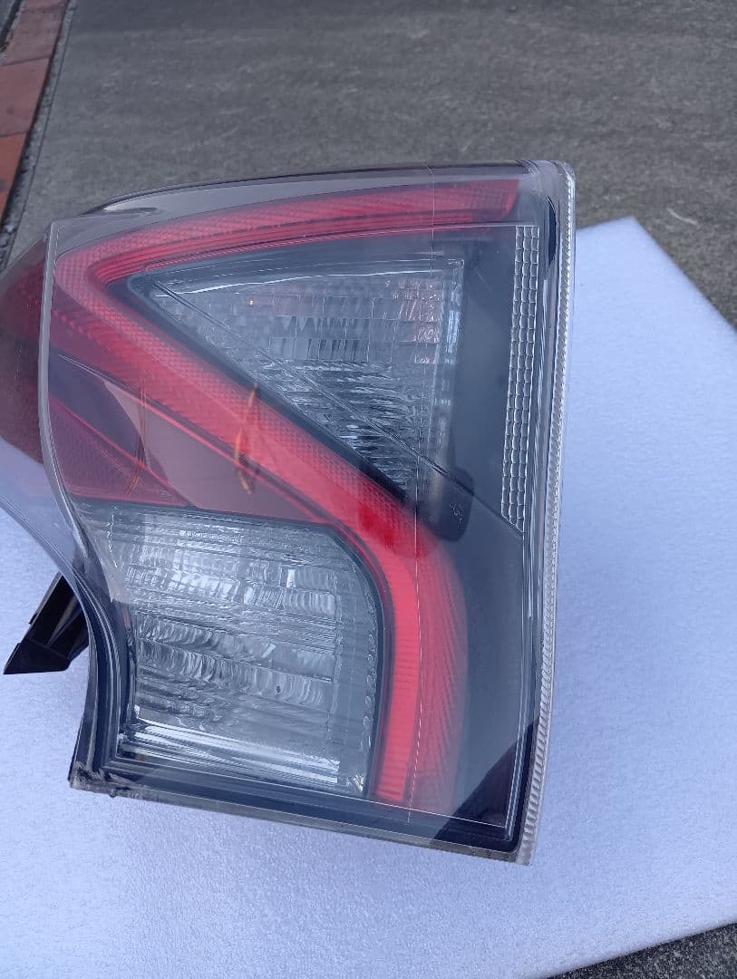 プリウス50 前期純正テールランプ